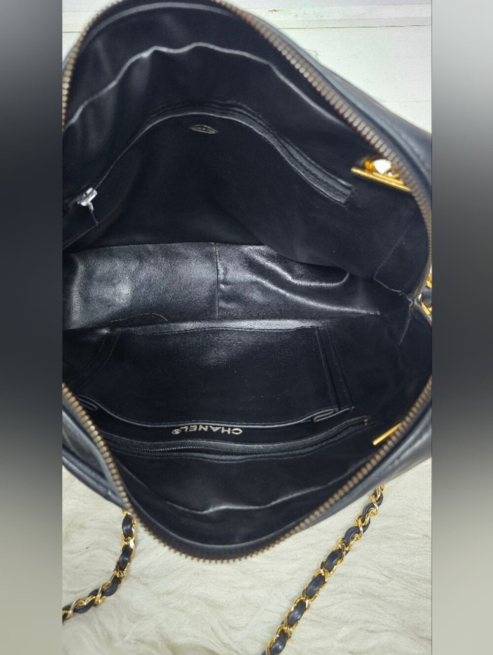 Chanel Black Quilted Leather Shoulder Bag with Gold Chain - Picture 8 of 12